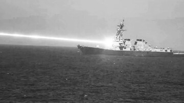 Лазерне майбутнє флоту США: система HELIOS успішно відбила атаку рою дронів