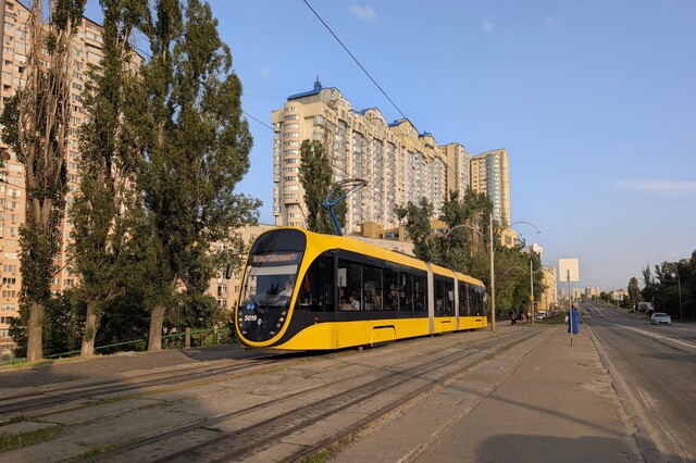 У Києві відновили рух електротранспорту на Лівому березі