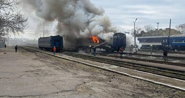 У Миколаєві росіяни атакували пасажирський поїзд