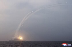 У Північній Кореї провели випробування ракетних пусків з нового есмінця