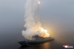 У Північній Кореї провели випробування ракетних пусків з нового есмінця