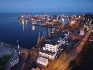 Українським морським коридором з портів Одеської області експортовано 177 мільйонів тон вантажів