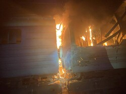 На залізниці від російських ударів пошкоджено приміську електричку і локомотиви