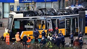 Ви мабуть бачили у мережі відео аварії трамвая у Мілані: вагон на швидкості зійшов з колії та врізався у будинок.