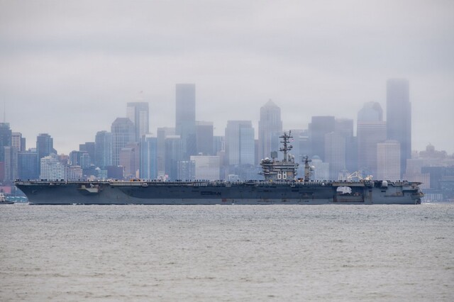 Найстаріший атомний авіаносець USS Nimitz залишається в строю