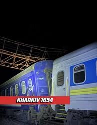 Аварія: вантажівка в'їхала у пасажирський поїзд