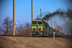 "Укрзалізниця" тимчасово заборонила вантажні перевезення на південь Одеської області