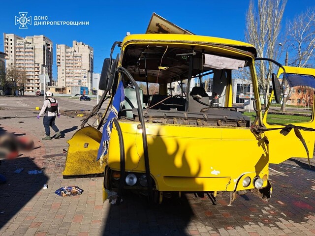 У Нікополі російські виродки атакували пасажирський автобус