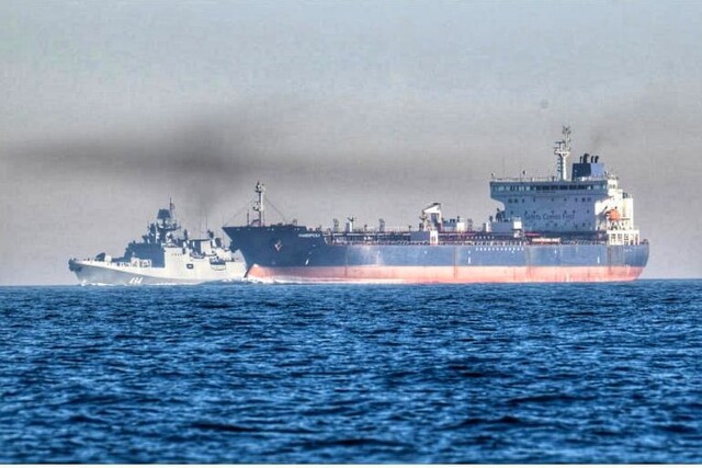 Танкери "тіньового флоту" московії йдуть під конвоєм фрегата "Адмірал Григорович"