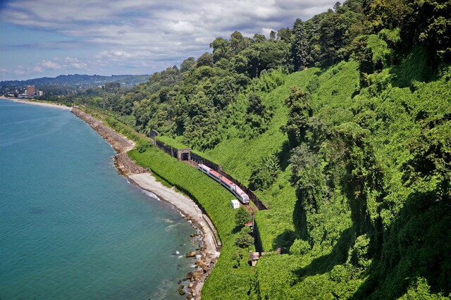 Грузія починає оновлення залізниці: закуповують нові локомотиви і вантажні вагони
