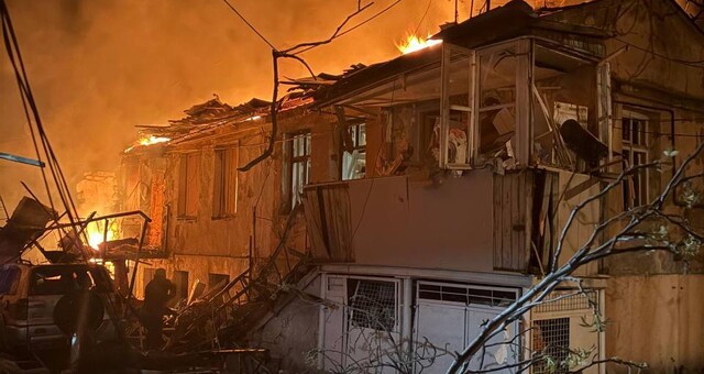 Вночі росіяни атакували Одесу: загинули двоє людей, пошкоджено судно в порту