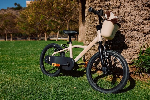 Активні вихідні: як безпечно навчити дитину кататися на двоколісному транспорті у парку