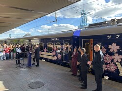 Нові пасажирські вагони відправилися у перший рейс поїздом "Сакура"
