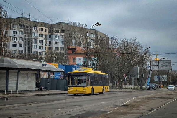У Херсоні тимчасово зупинили рух тролейбусів