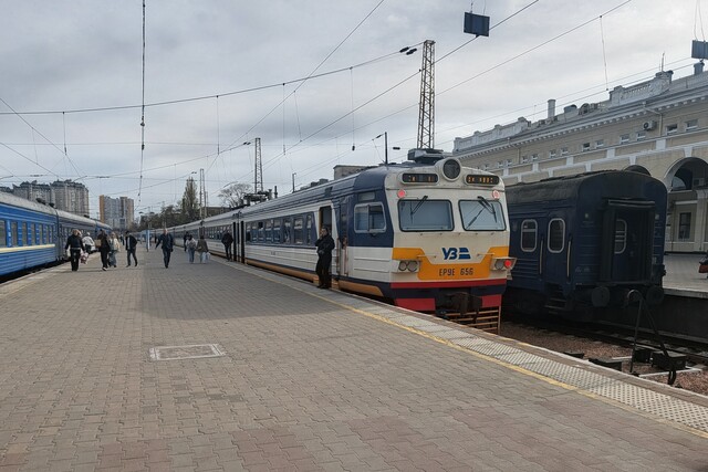 У травні масово змінюють розклади приміських поїздів через ремонти колій