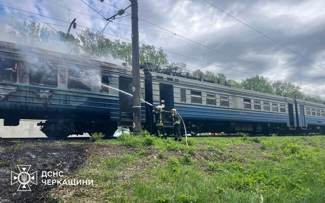 У Черкаській області загорілася приміська електричка
