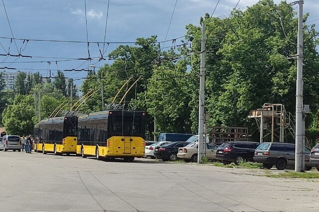 До Києва почали доставляти тролейбуси PTS