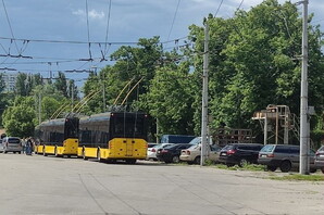 До Києва почали доставляти тролейбуси PTS