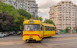 Вулицями Бухареста проїхав парад трамваїв