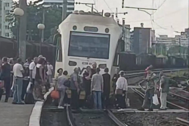 У Львівській області замість дизель-поїздів запустили рейкові автобуси: пасажири не вміщуються