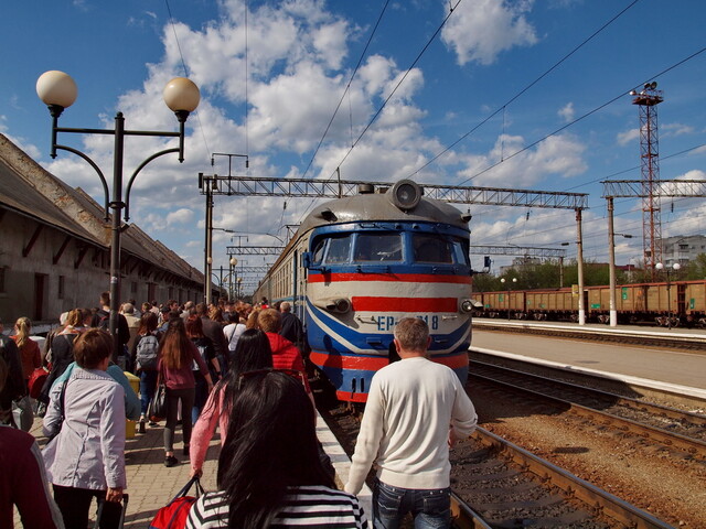 Залізниця обіцяє посилено контролювати продаж квитків на приміські поїзди