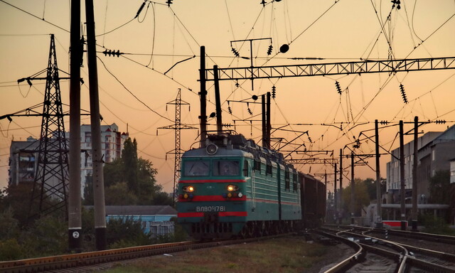 Залізницею за півроку перевезли понад 17 мільйонів тон зернових