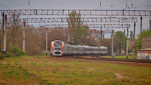 Внаслідок російського удару затримуються пасажирські поїзди