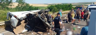 На автотрасі Одеса - Київ сталася аварія з пасажирським мікроавтобусом