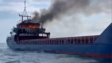 Біля Одеської області морські прикордонники врятували моряків з двічі ураженого росіянами судна