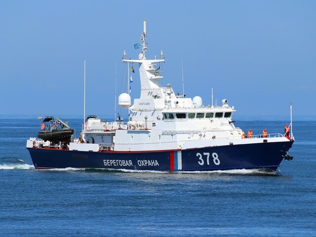 У росіяни уражено два сторожових кораблі в окупованій Керчі