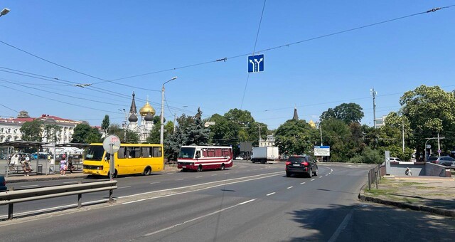 В Одесі змінили режим руху на вулиці Середньофонтанській біля вокзалу