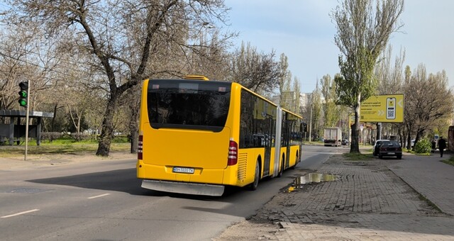 В Одесі залишаються працювати соціальні автобуси