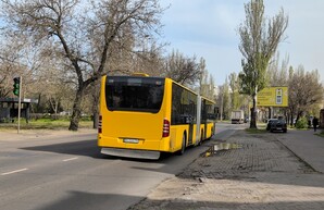 В Одесі залишаються працювати соціальні автобуси