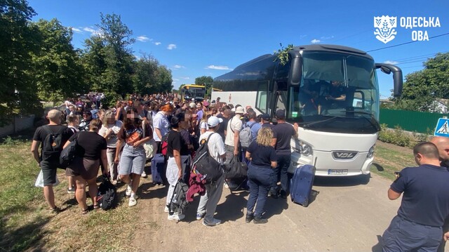 В Одеській області продовжується евакуація пасажирів з зупинених поїздів