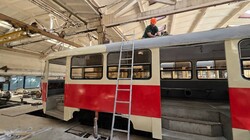 У Києві продовжують ремонтувати старі трамваї "Татра"