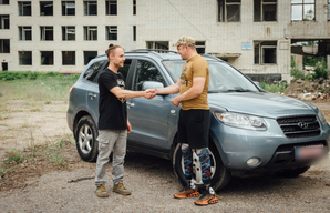 Як працює волонтерська доставка авто для ЗСУ з Європи