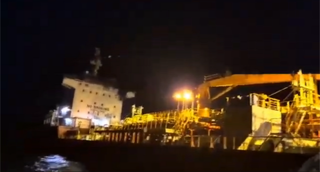 Морська охорона врятувала екіпаж цивільного судна після російської атаки