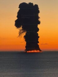 Поблизу російського порту Сочі вщент згорів підсанкційний танкер