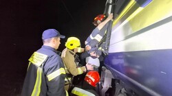 Залізнична аварія у Львові: дизель-поїзд зіткнувся з електровозом