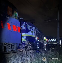 Залізнична аварія у Львові: дизель-поїзд зіткнувся з електровозом