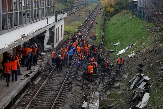 У Києві відновили рух "червоною" лінією метро