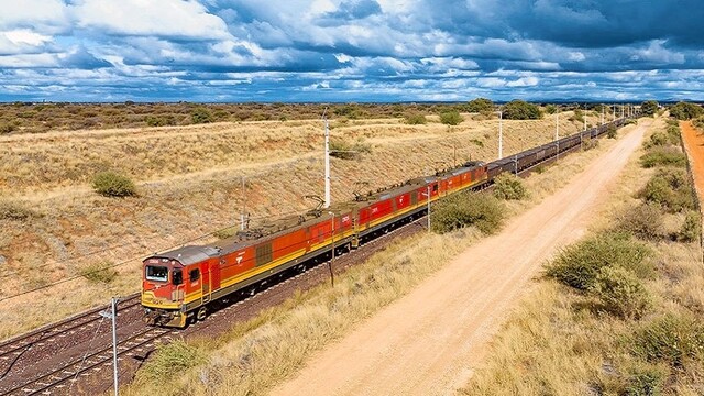 У Південній Африці провели вантажний поїзд рекордної довжини