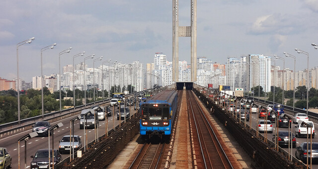 У Києві знову обмежено рух "зеленою" лінією метро