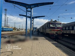 У Дніпрі росіяни атакували залізничний вокзал: загинули люди