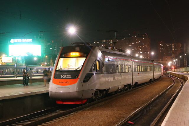 Гуманітарна допомога для залізниці та автобусних перевізників: парламент ухвалив новий законопроєкт